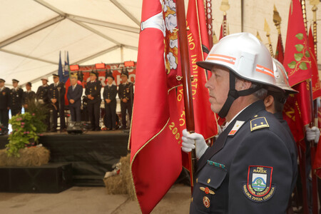 Predaja gasilskega vozila  GVGP-1 PGD Grahovo 18 Foto Ljubo Vukelič